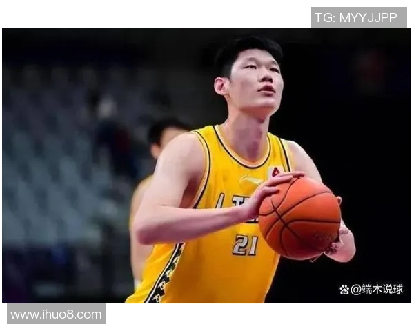 胡金秋:从青涩少年到篮球明星的成长之路与辉煌成就 胡金秋:从青涩少年到篮球明星的成长之路与辉煌成就